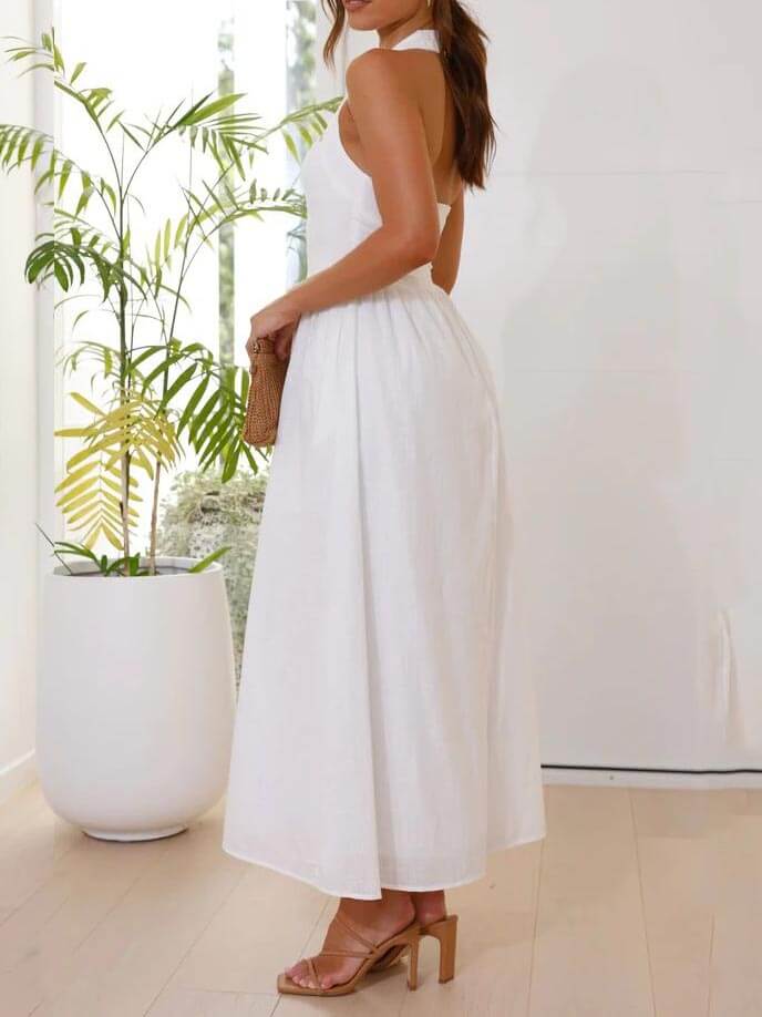 BelleRue - Petite robe noire avec encolure licou et taille midi ajustée