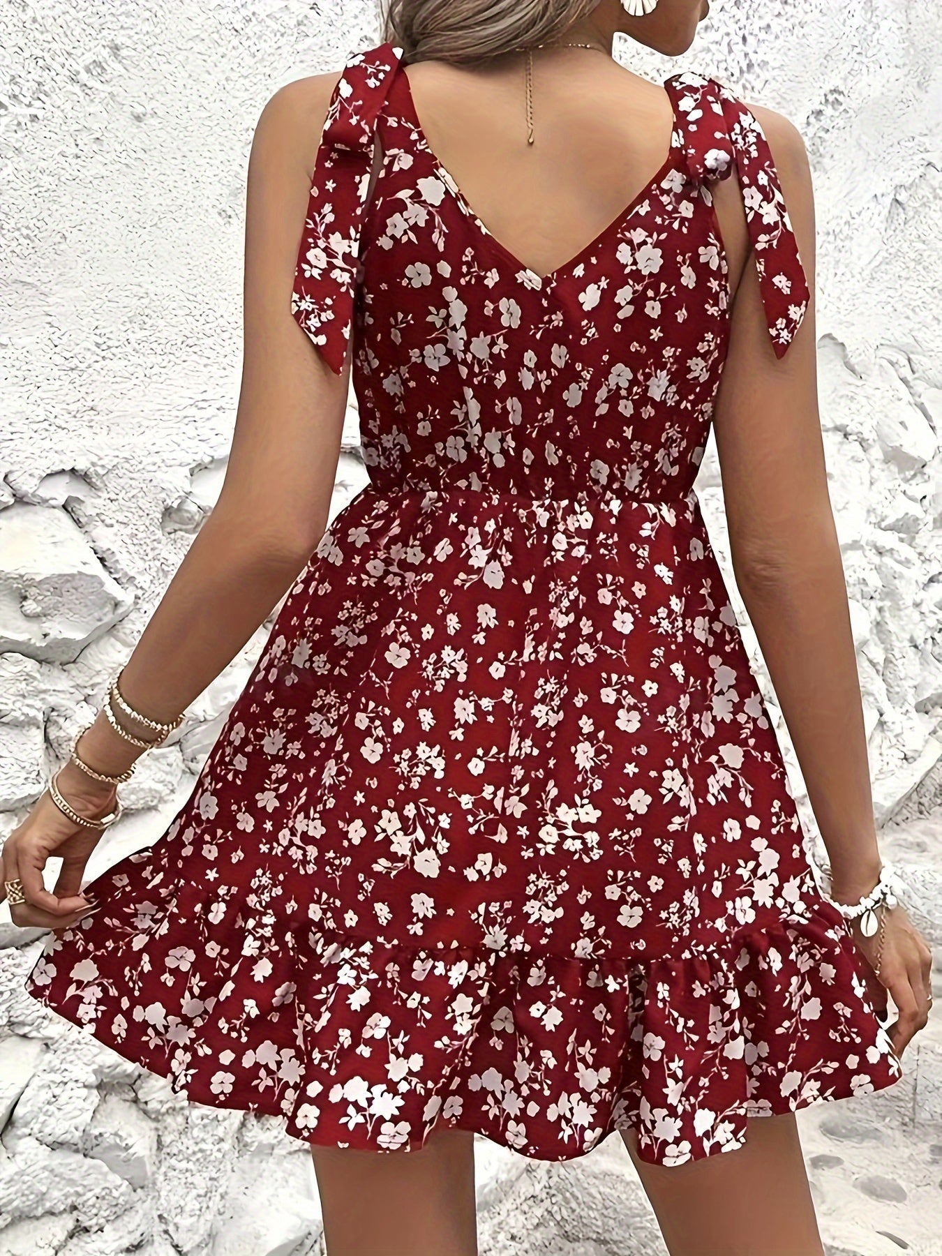 MiSun - Robe rouge à fleurs avec décolleté en V