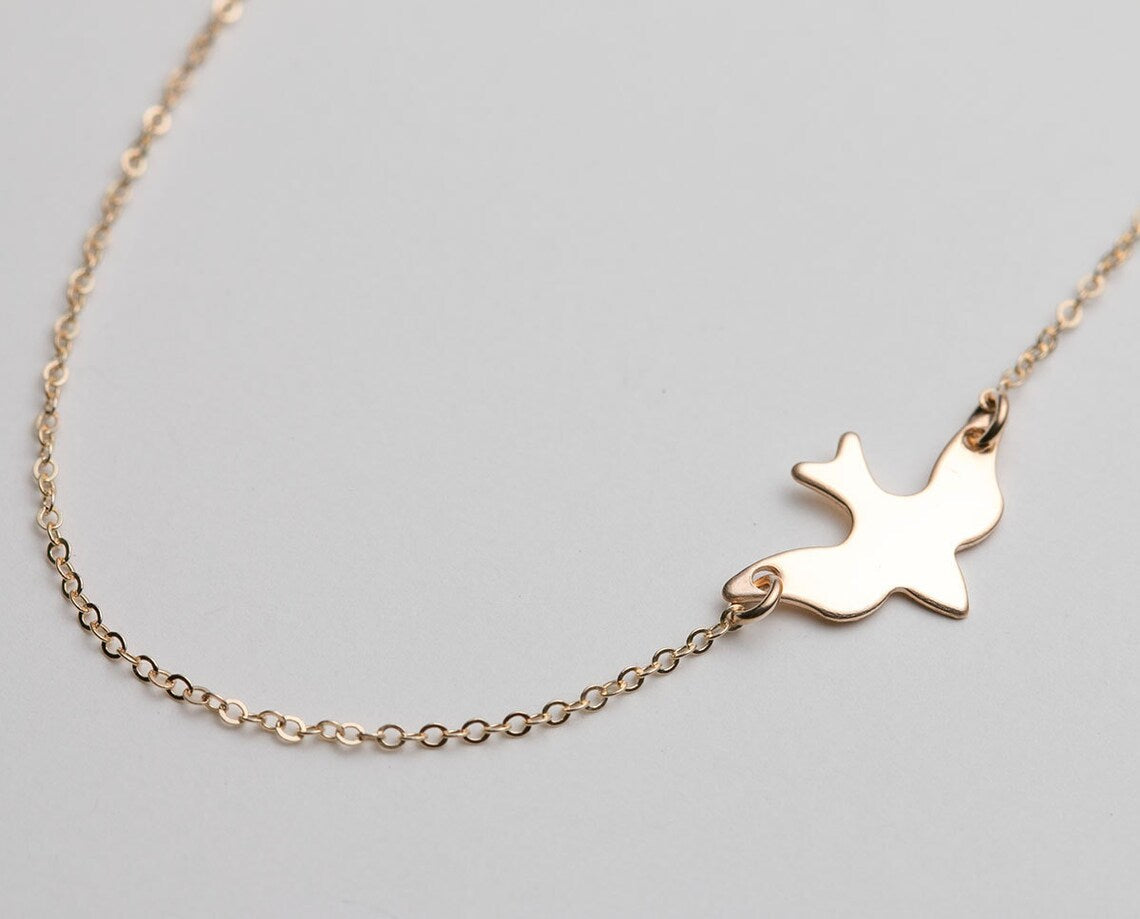 Isis - Collier fin avec oiseau volant pour toutes les occasions