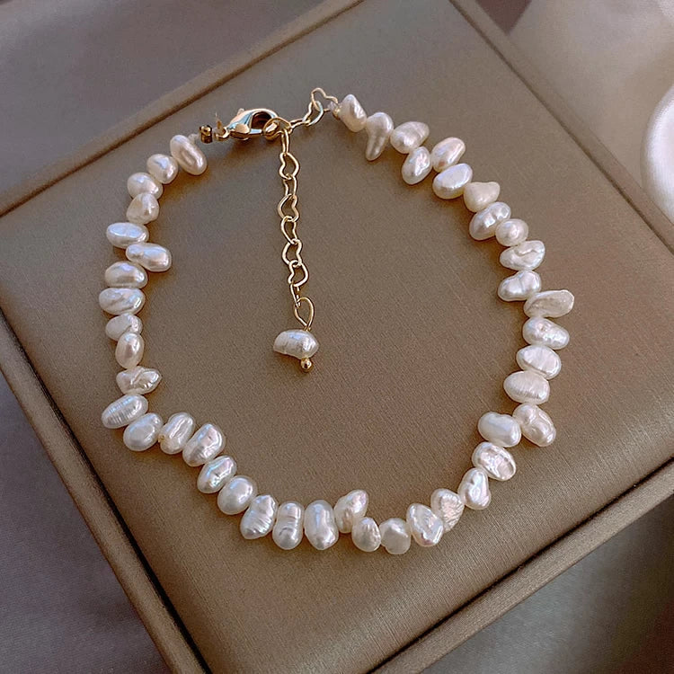 Livia - Bracelet de perles d'eau douce avec détails en perles blanches