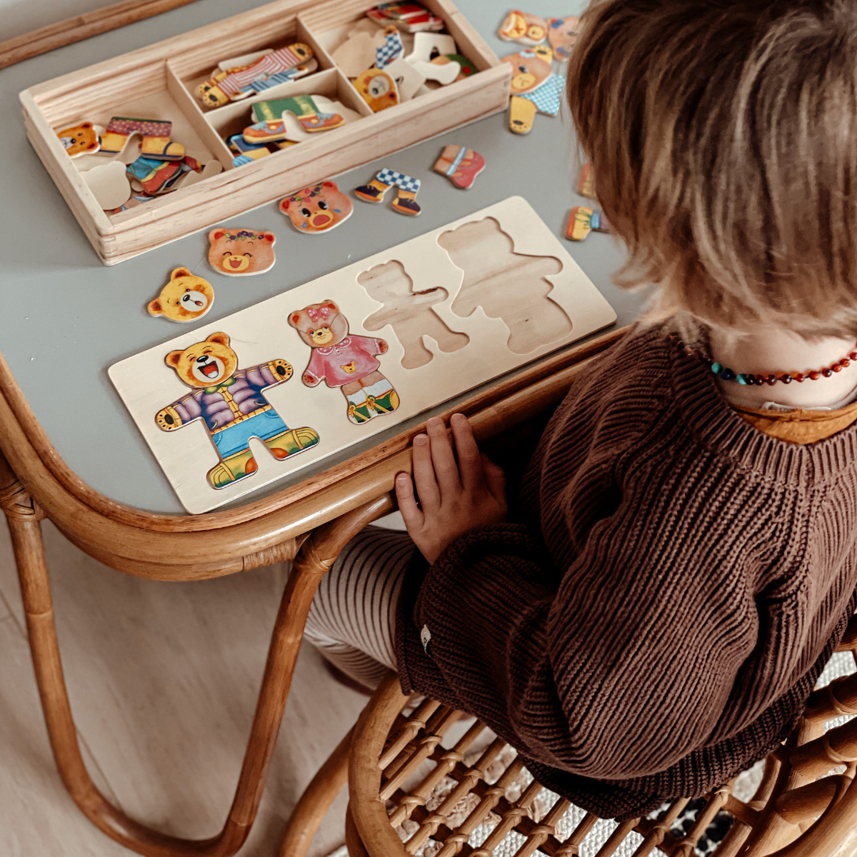 Puzzle en Bois - DressUp Max pour un Jeu Coloré