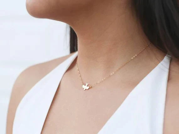 Isis - Collier fin avec oiseau volant pour toutes les occasions