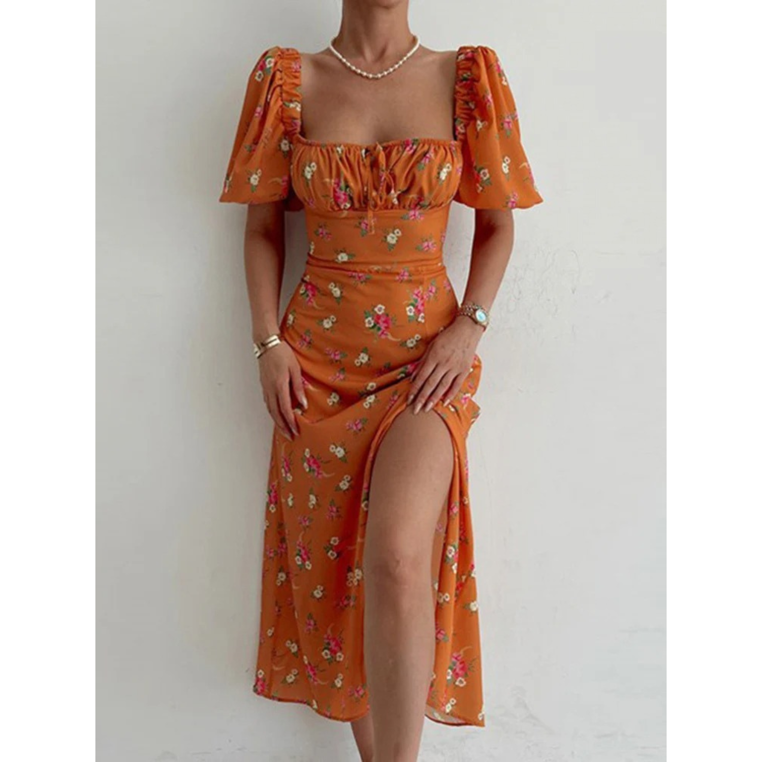 ByLucy - Robe à fleurs à manches courtes et encolure carrée pour femmes