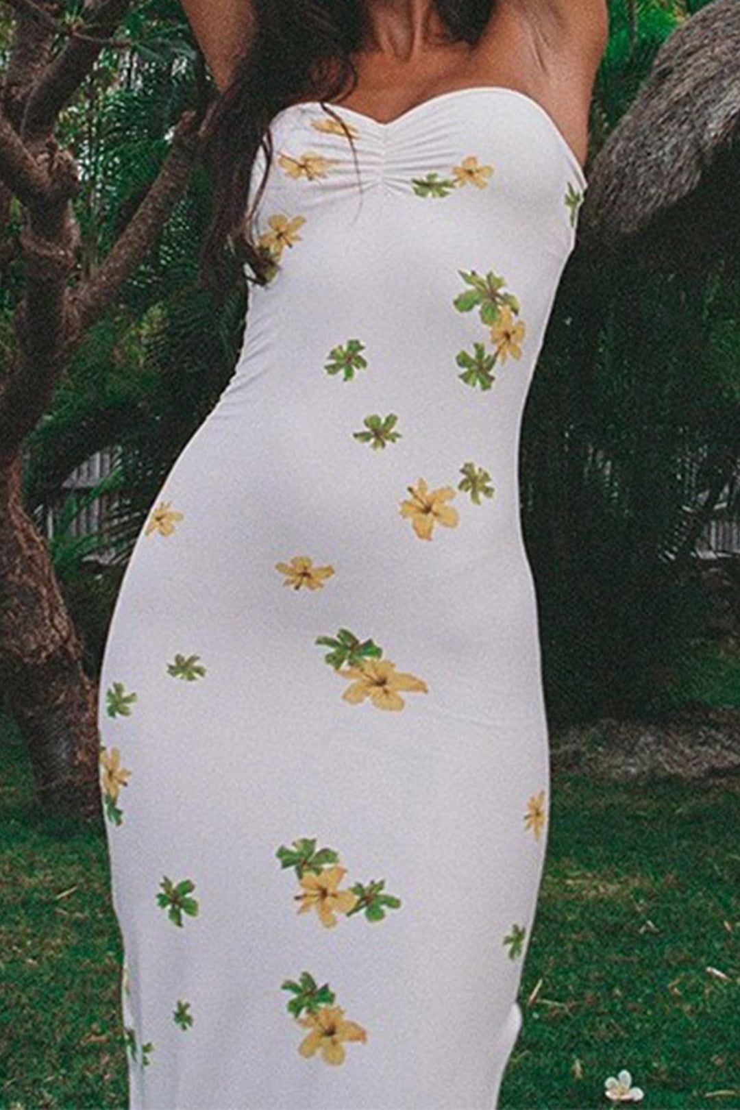 MiSun - Robe longue à fleurs sans bretelles avec fente