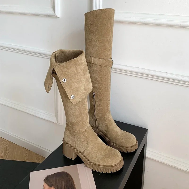 Tess - Bottes hautes plates du bouton en velours