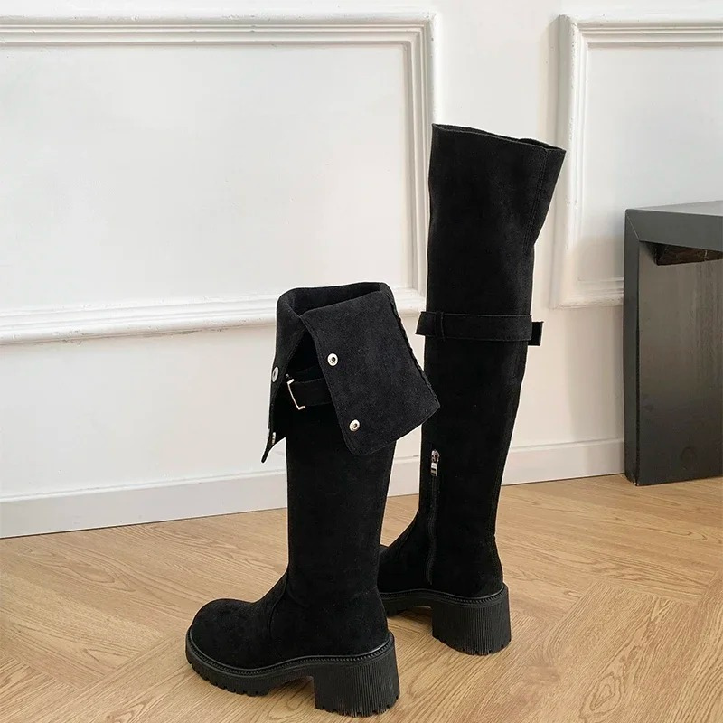 Tess - Bottes hautes plates du bouton en velours