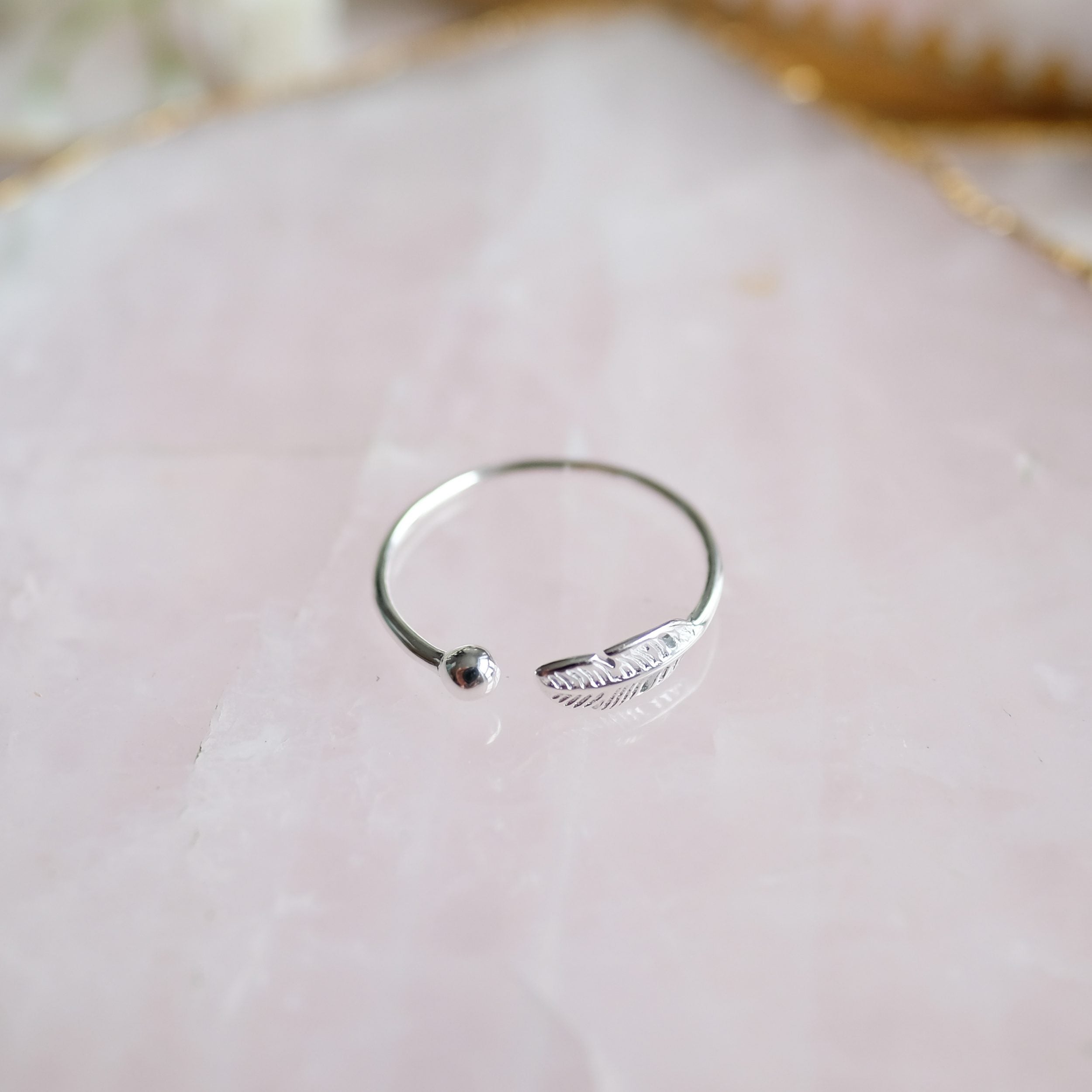 Bague en argent en forme de plume - Design unique et subtil