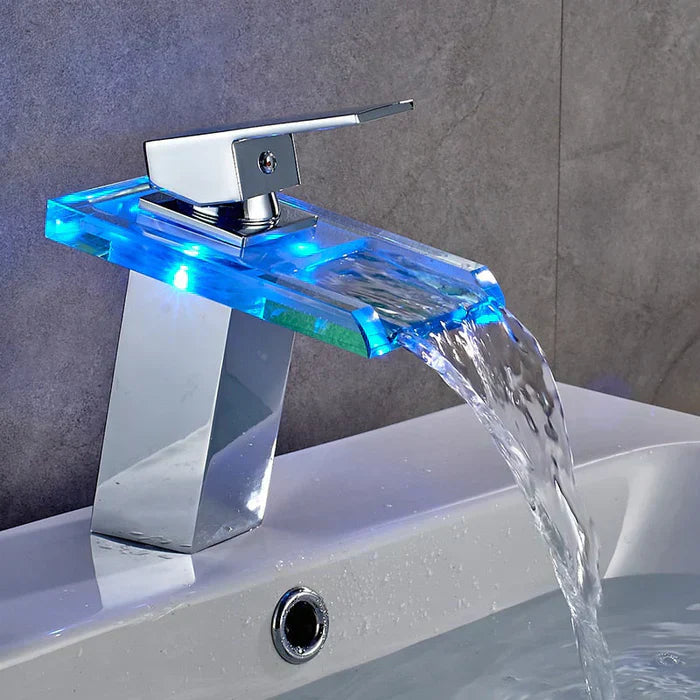 Robinet Cascade - Indicateur de Température Intelligent et Écoulement d'Eau Élégant