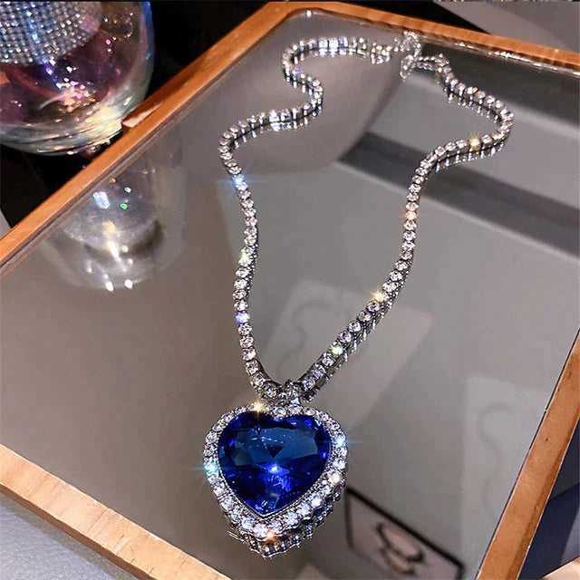 Zoë - Collier en cristal coeur bleu au style élégant