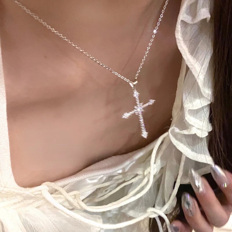 Fleur - Collier de luxe en cristal de zirconium avec pendentif croix