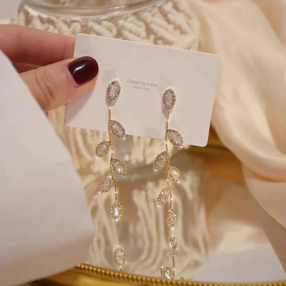 Ambre - Boucles d'Oreilles Feuille d'Or Élégantes avec Pierres