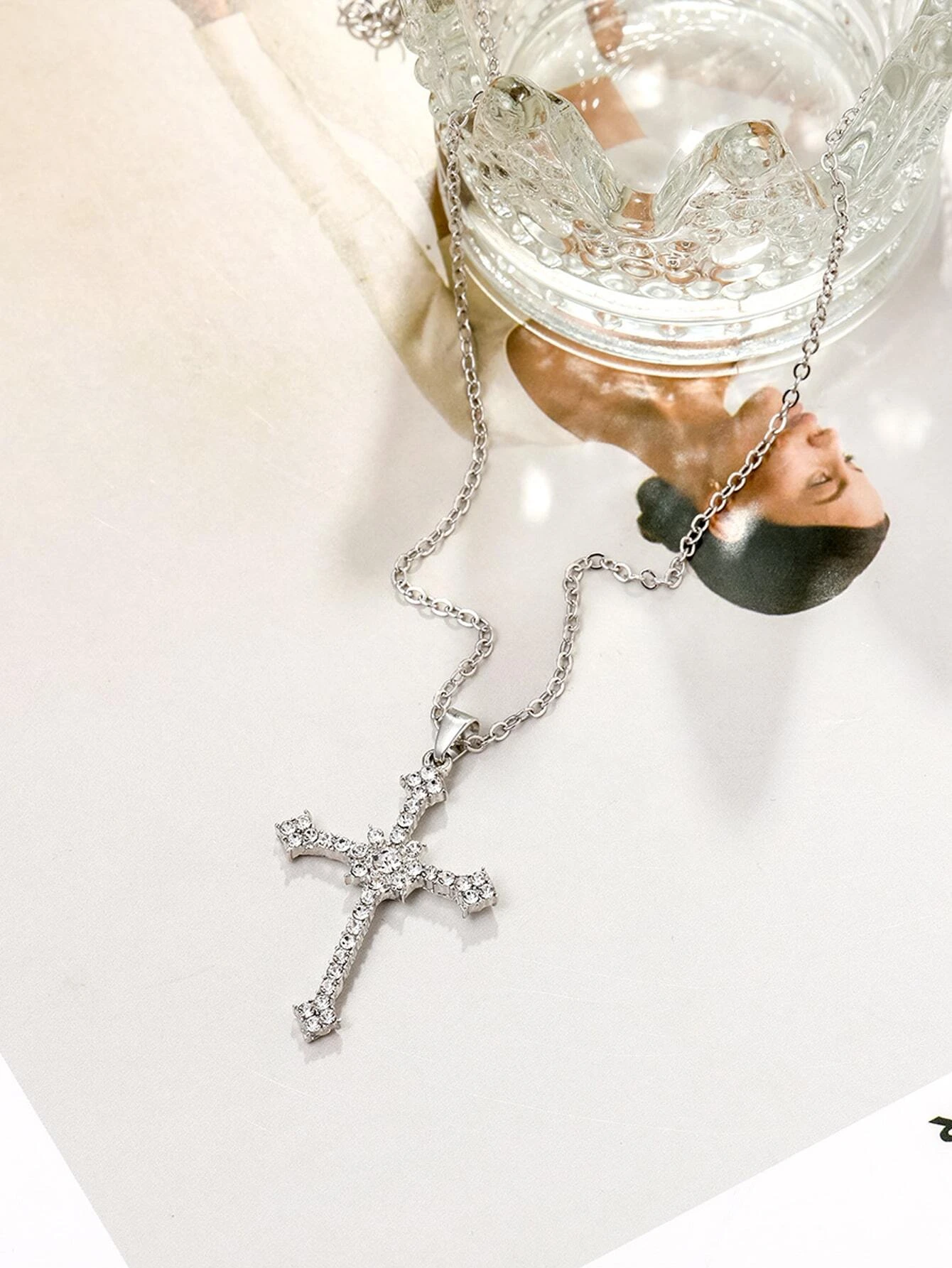 Fleur - Collier de luxe en cristal de zirconium avec pendentif croix