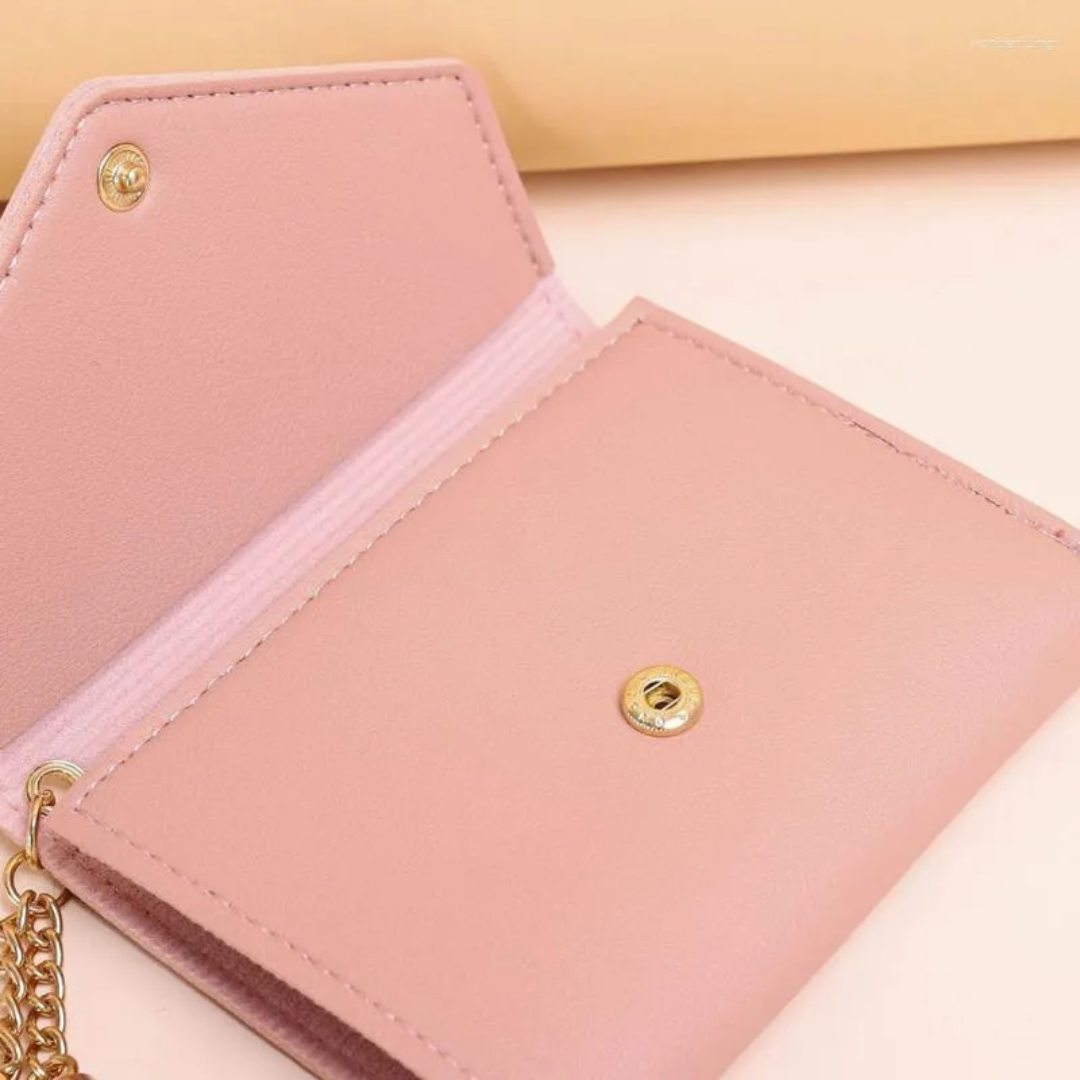 Portefeuille à mini pompon - Compact et élégant