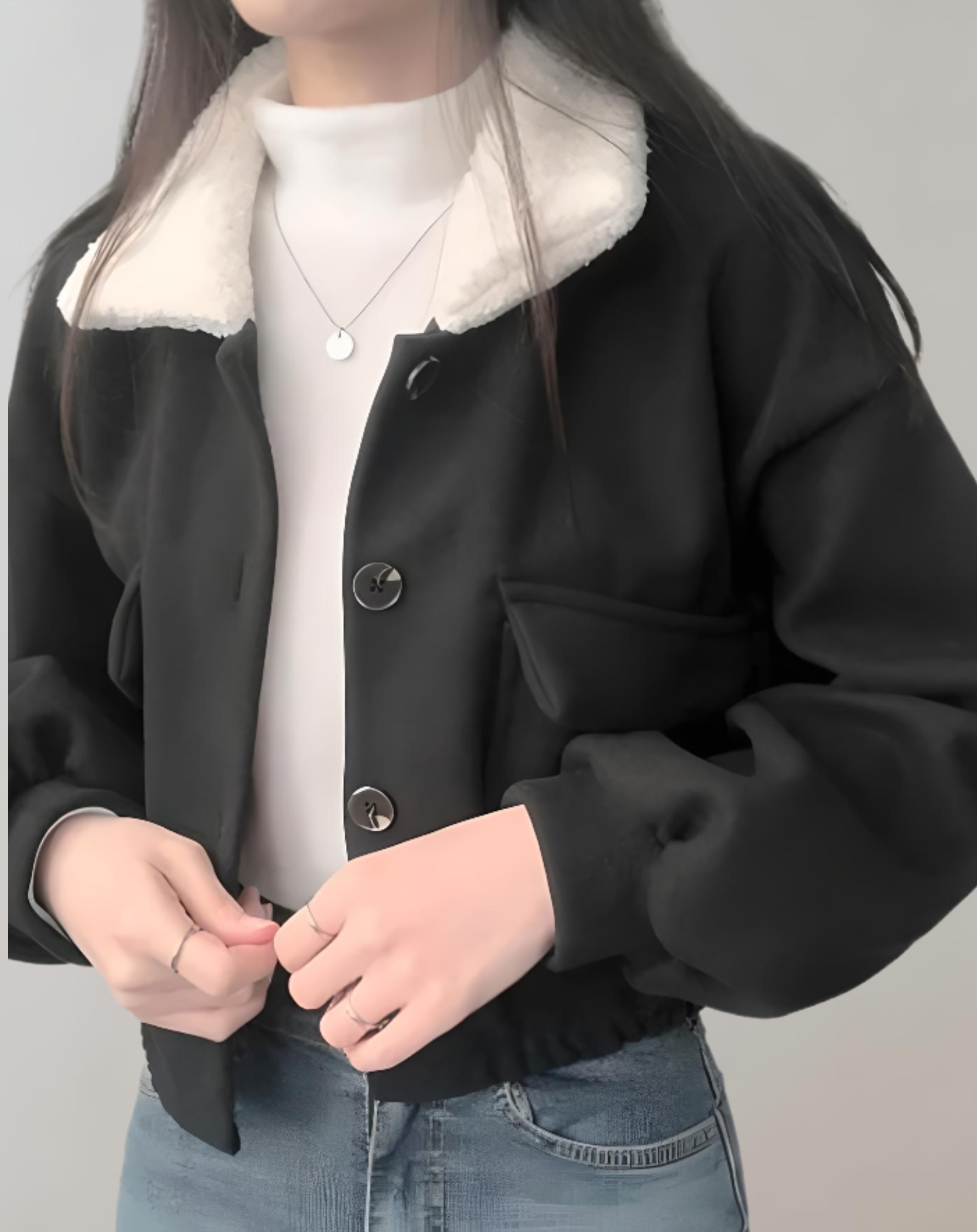Mila - Manteau d'automne court simple en laine avec poches poitrine et fermeture boutonnée