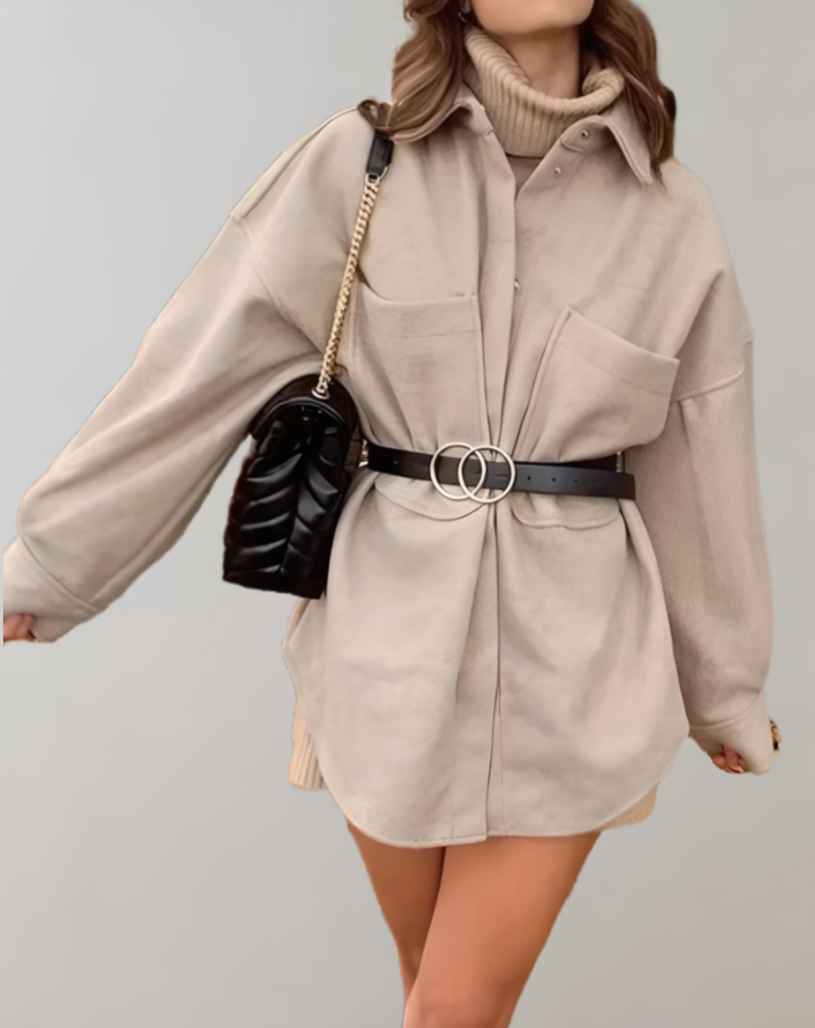 Manteau beige oversize et long avec poches poitrine et ceinture