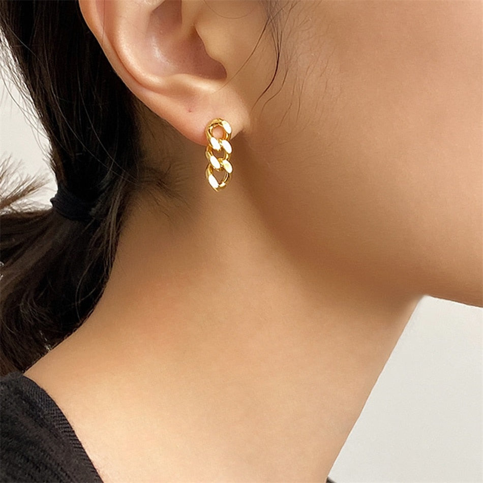 Sofie - boucles d'oreilles en chaîne en or pour un look complet