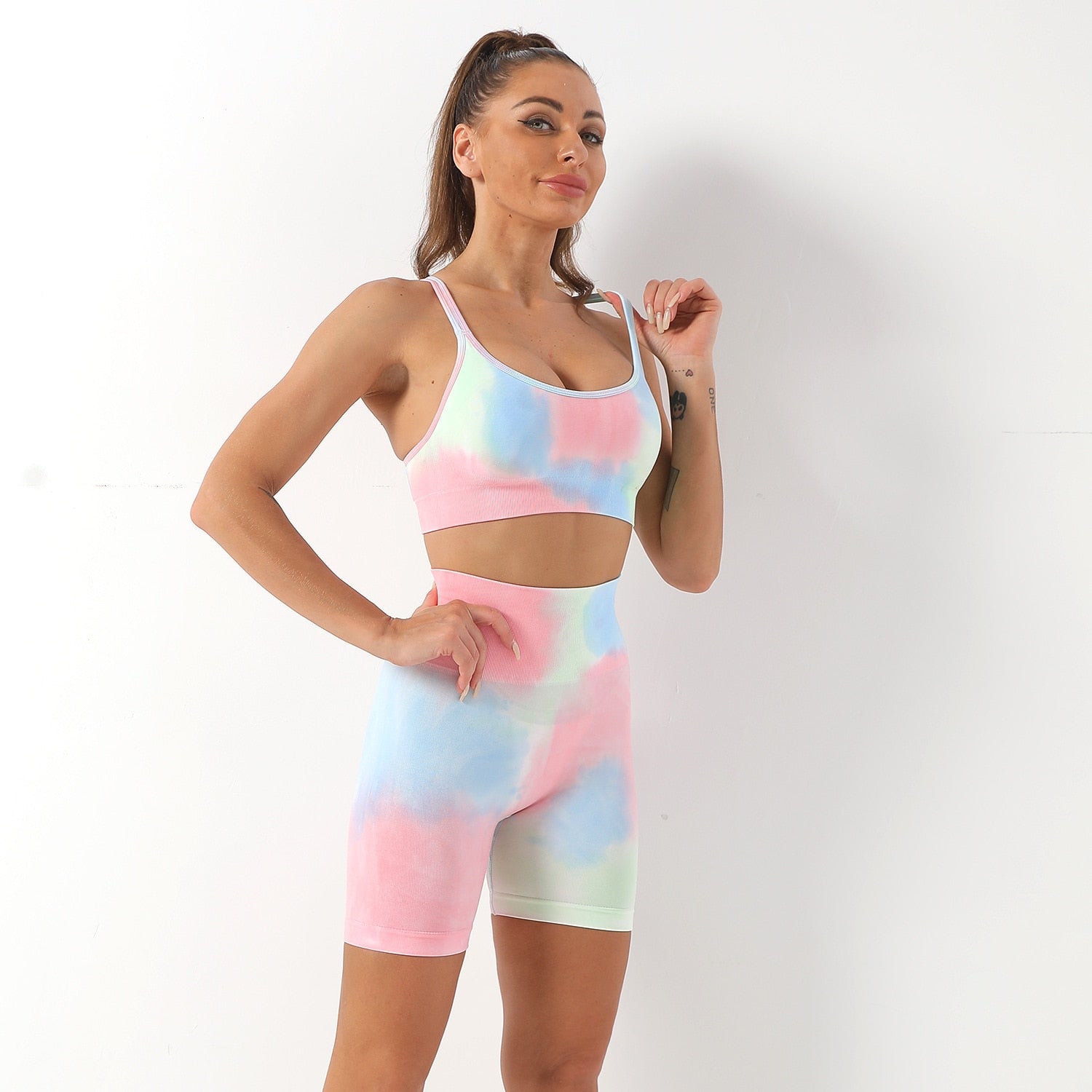 Dana Sport Set (Short) - Un ensemble d'entraînement unique en forme de cravate !