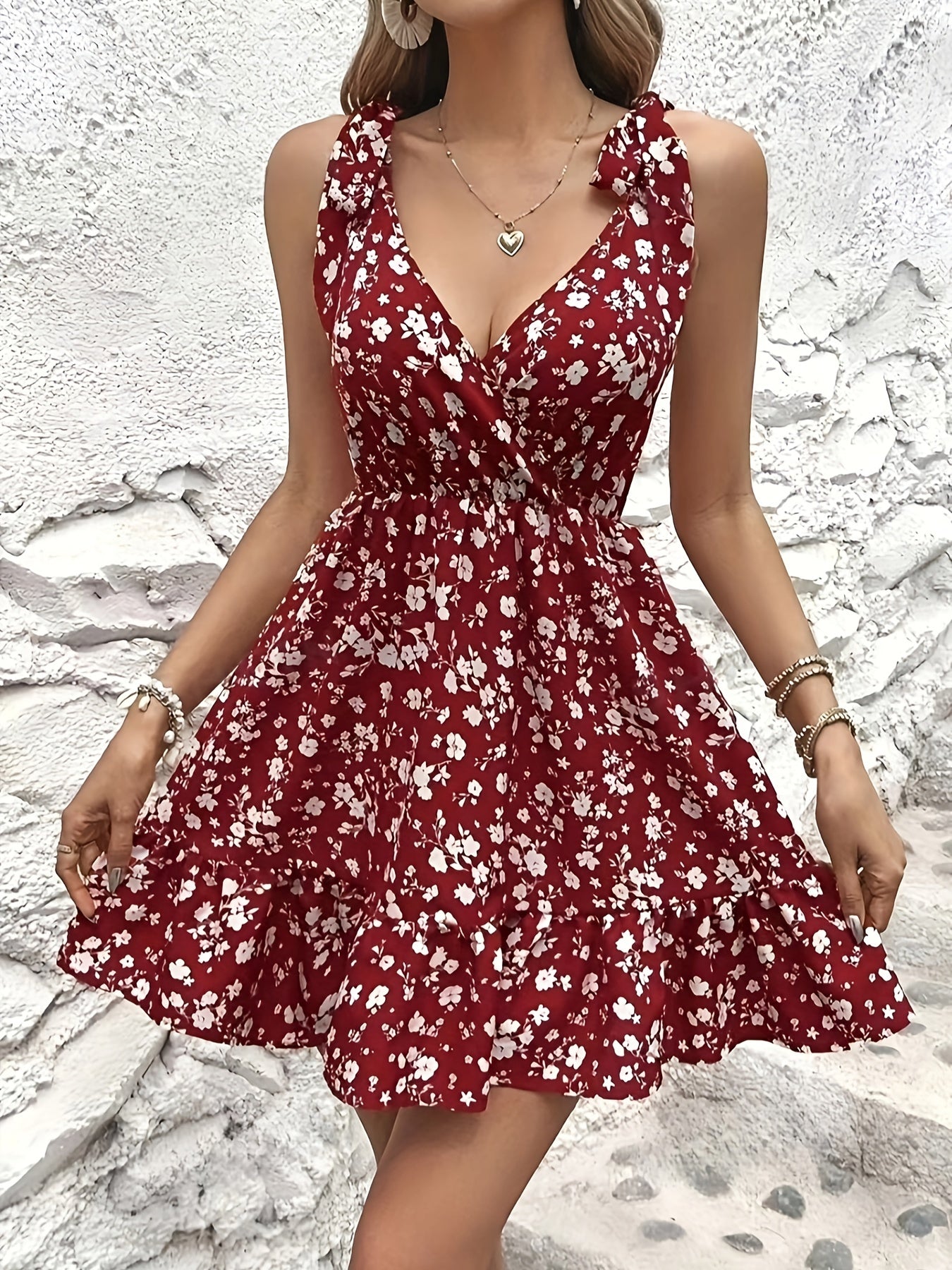 MiSun - Robe rouge à fleurs avec décolleté en V