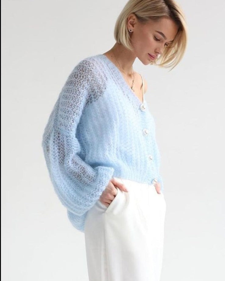 Elodie - Cardigan bleu clair avec des hochements de tête en perles